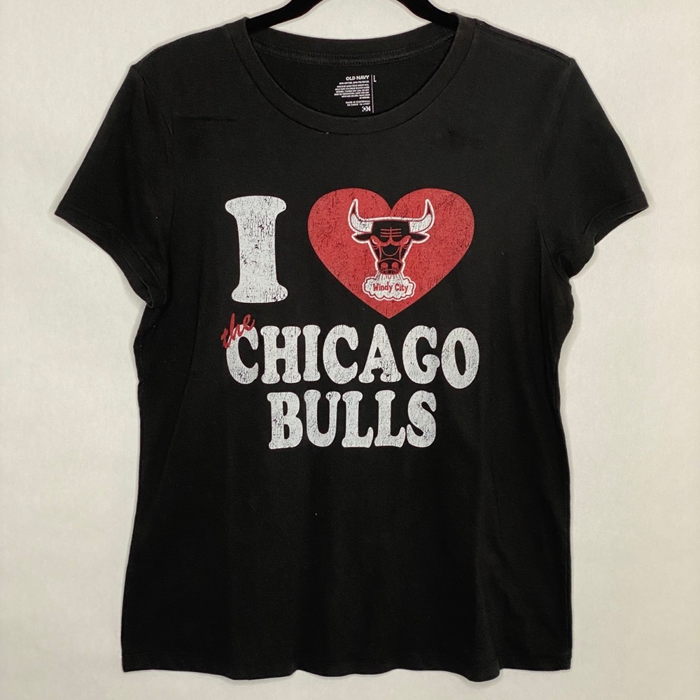 Old Navy Vintage Inspired Chicago Bulls T- Shirt